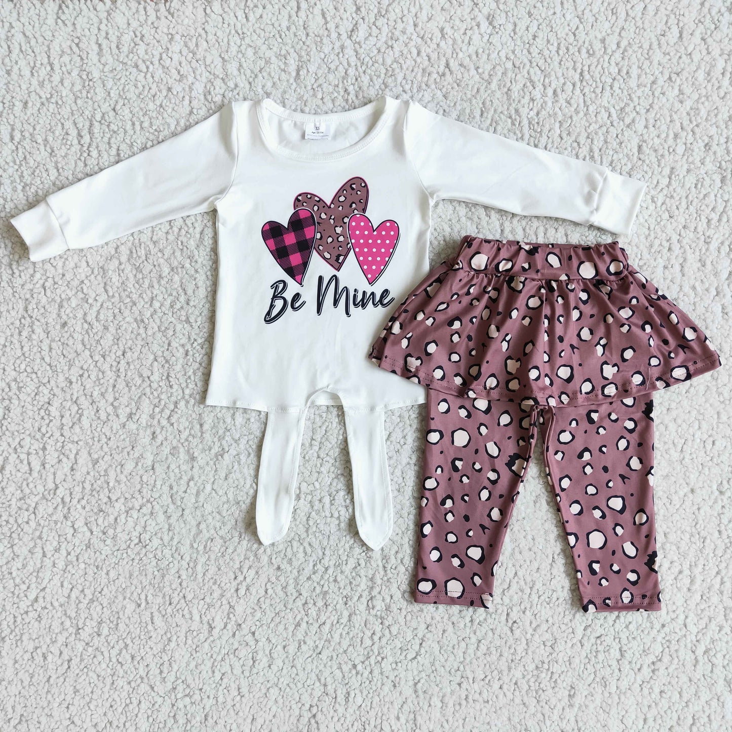 Sei mein Herz-Print-Shirt, Leo-Leggings, passender Rock, Boutique-Valentinstags-Outfits für Mädchen