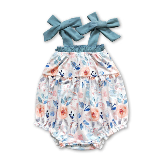 Sommerstrampler mit Hosenträgern und Blumenmuster für Baby-Mädchen