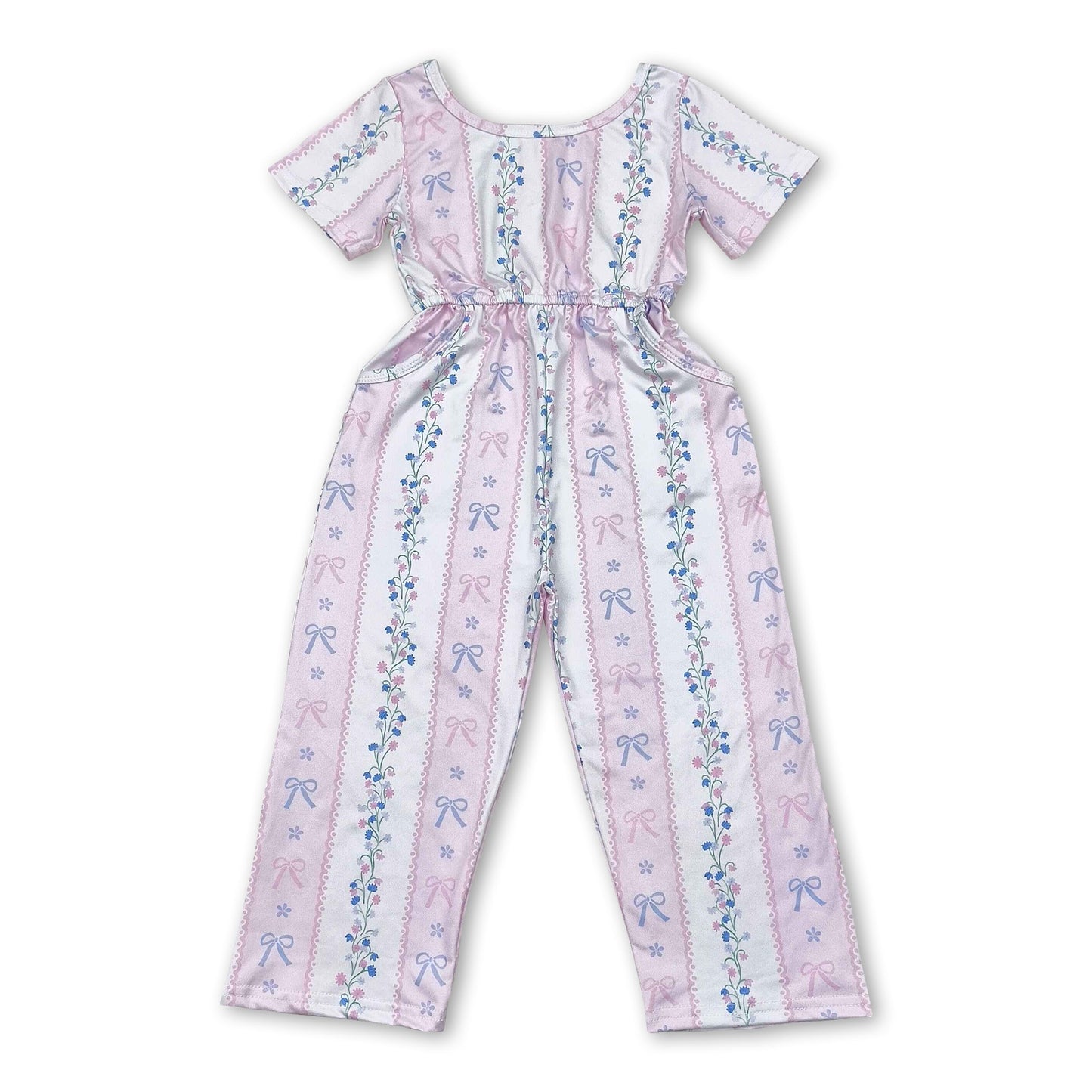 Kurzärmliger Mädchen-Jumpsuit mit pinker Schleife und Blumenmuster an den Taschen