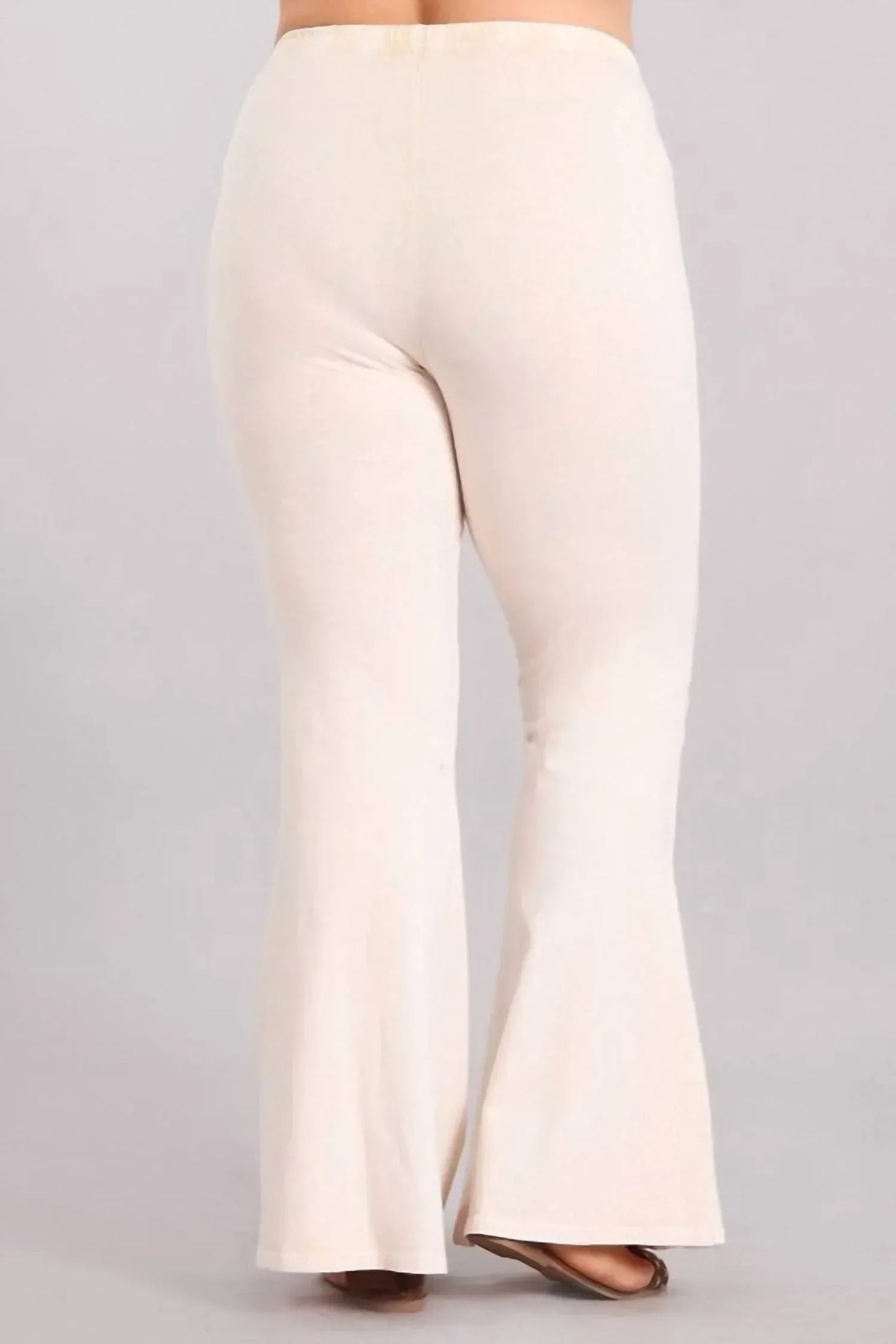 Hüfthose mit Mineral-Wash-Glockenfuß aus weichem Material