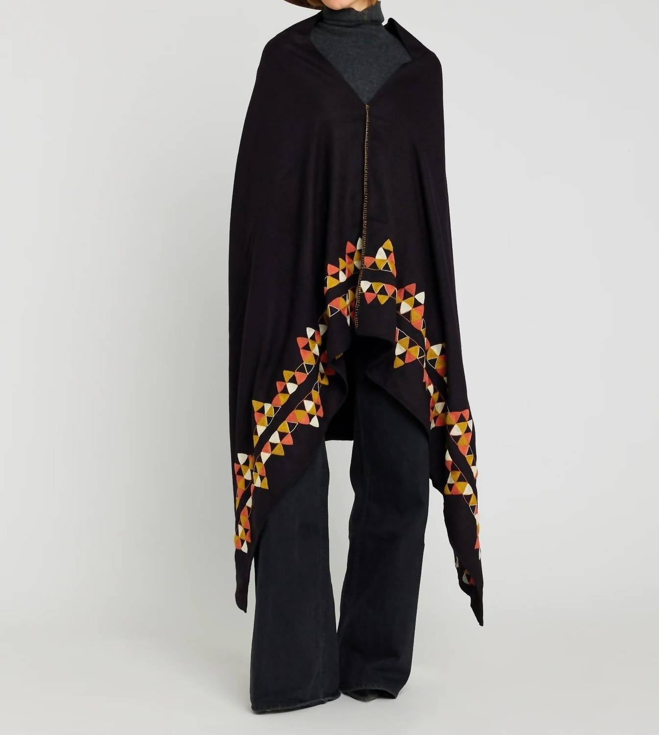 Verspielter Poncho