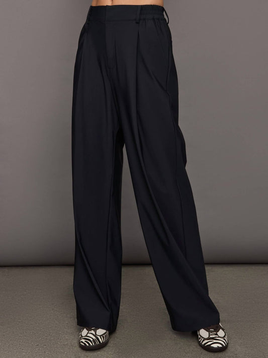 Stretchgewebte Hose mit weitem Bein und schmaler Passform