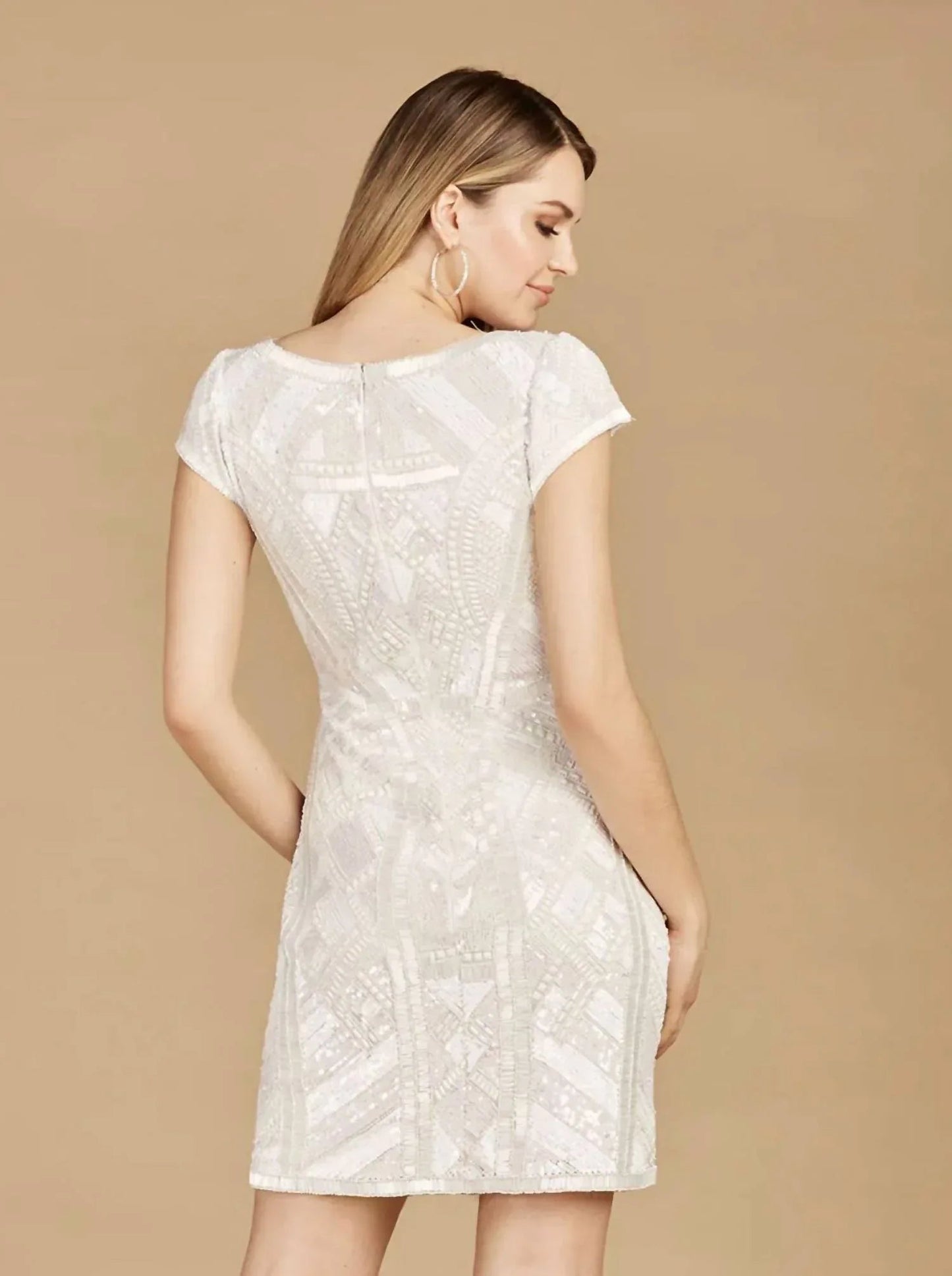 Hochzeits-Minikleid mit V-Ausschnitt, Perlenstickerei und Flügelärmeln