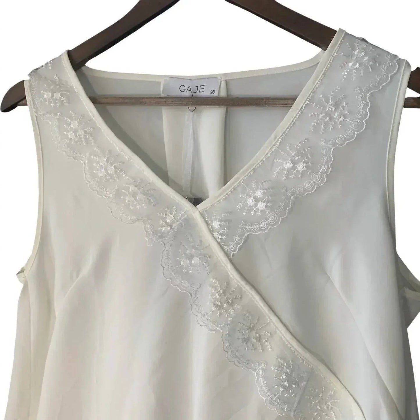 Women's V Neck Sleeveless Blouse
