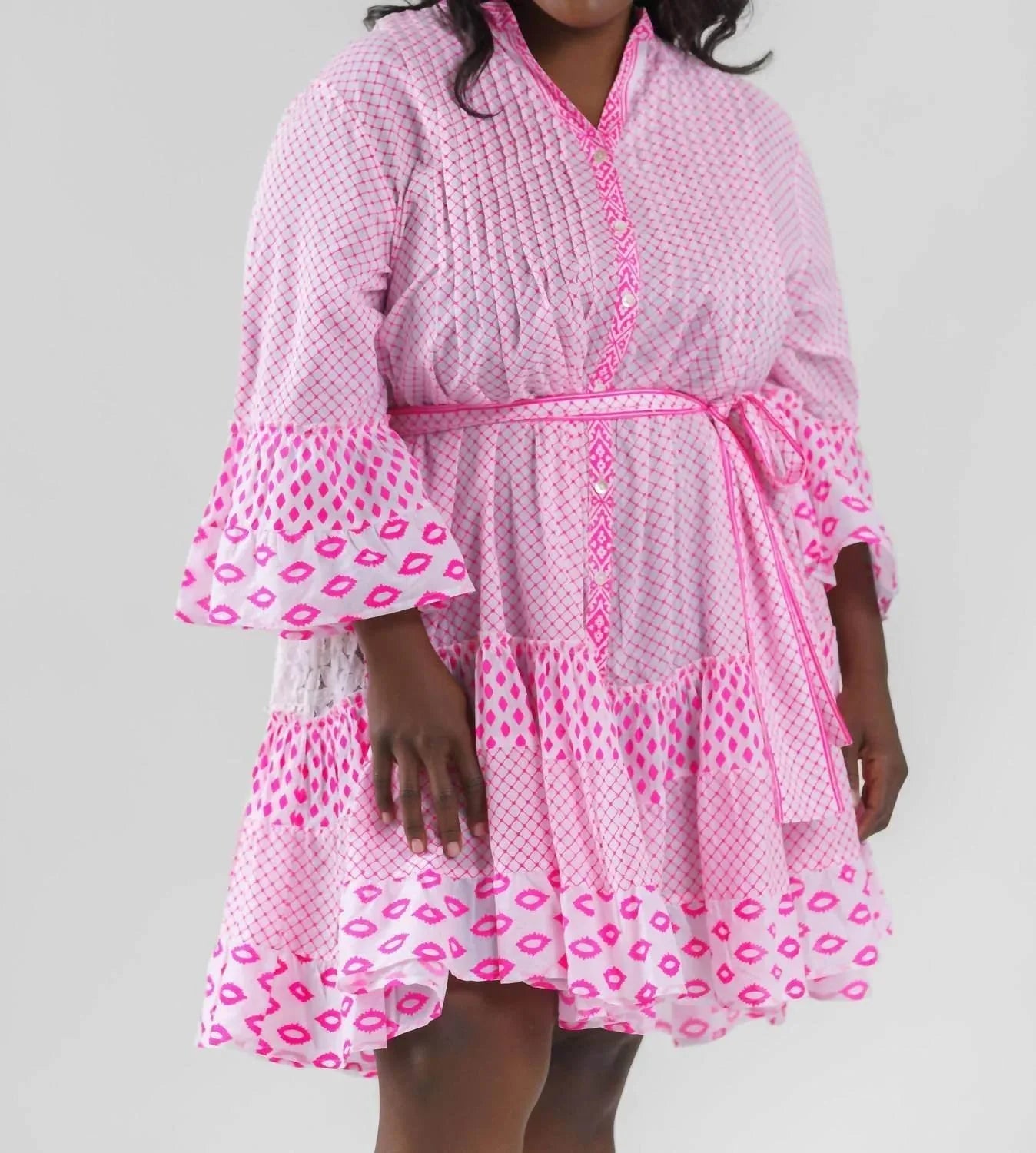 Kurzes Netzstoff-Minikleid – Große Größen