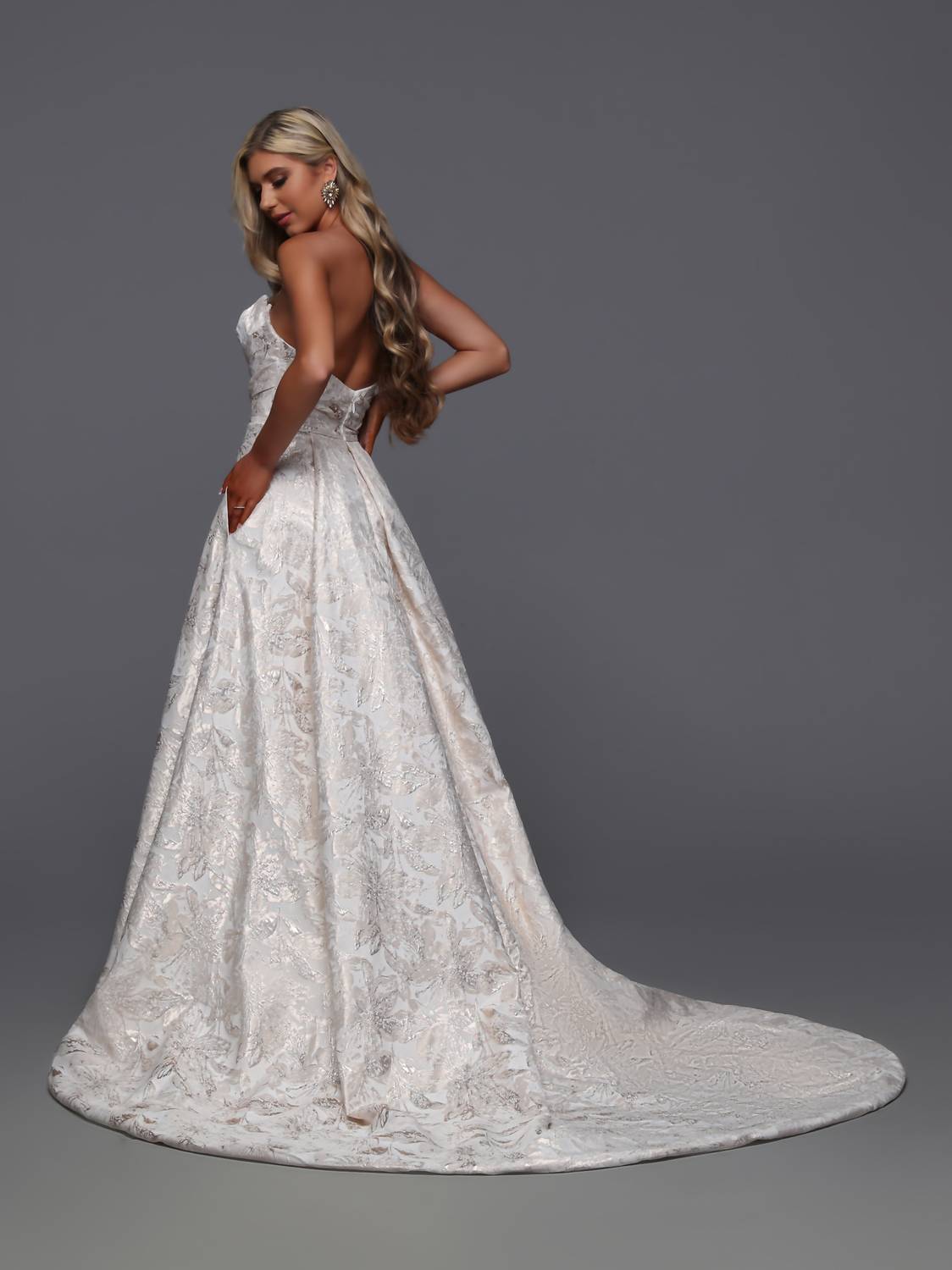 Brautkleid im Jaquard-Stil
