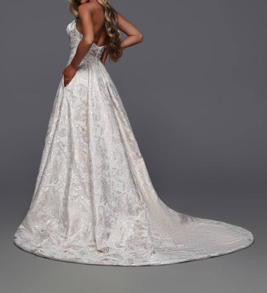Brautkleid im Jaquard-Stil