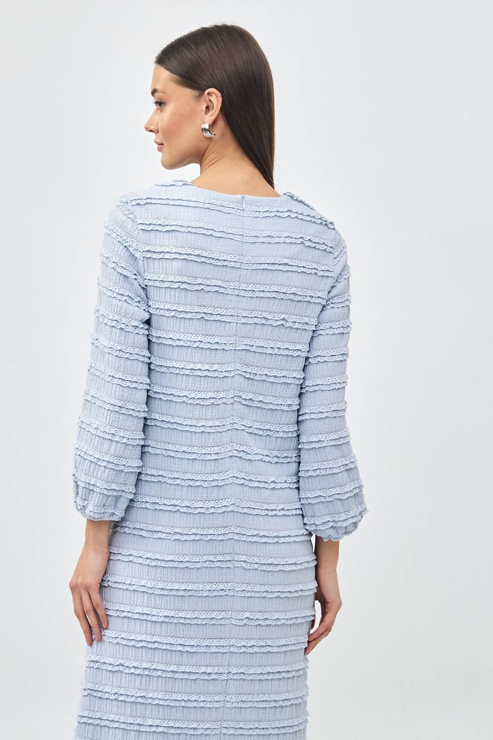 Elegantes strukturiertes Maxikleid mit langen Ärmeln
