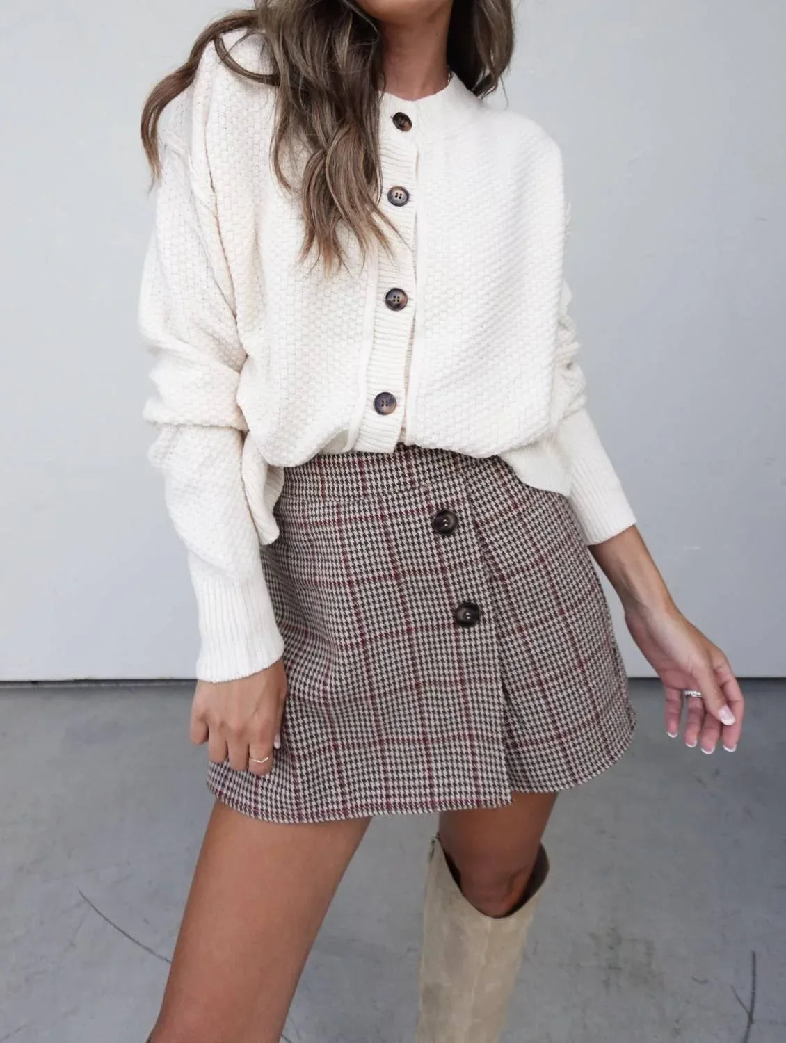 Strickjacke mit Schildkrötenknöpfen