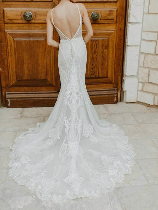 Glamouröses Brautkleid aus Spitze im Fit-and-Flare-Stil