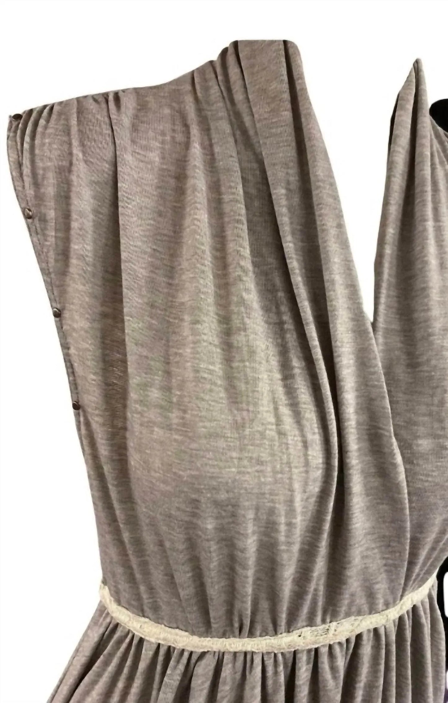 Göttin-Kleid mit Spitze an den Ärmeln und Taschen