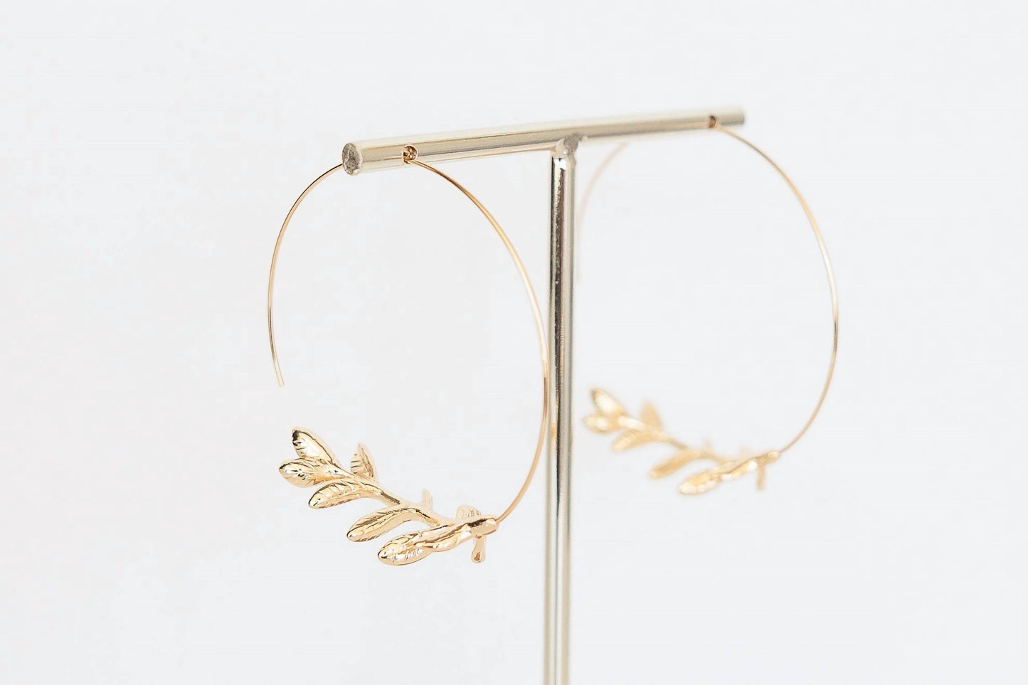 Damen-Ohrringe "Emory Thin Hoop With Leaf"