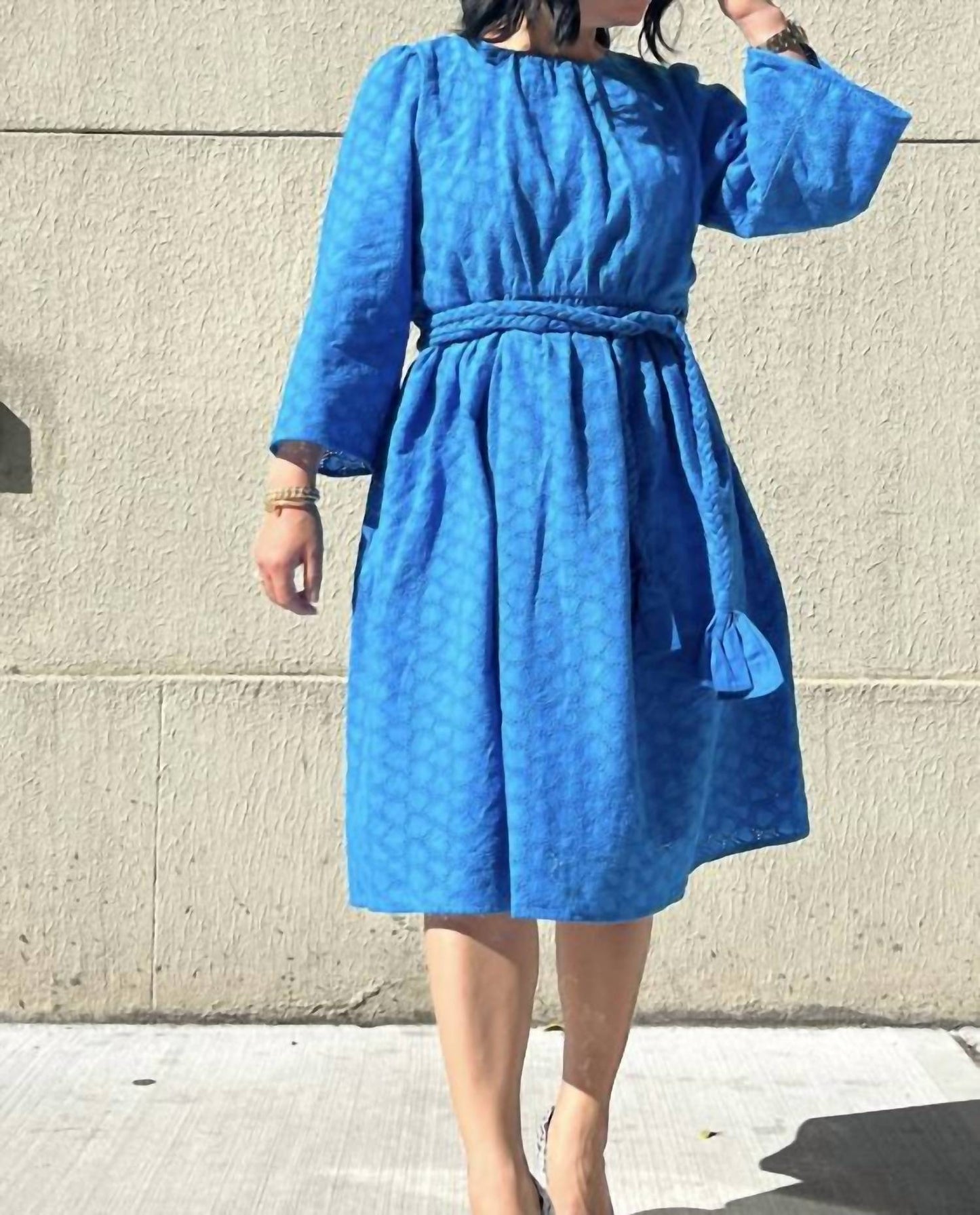 Raglan-Kleid mit Herzchenmuster und Lochstickerei