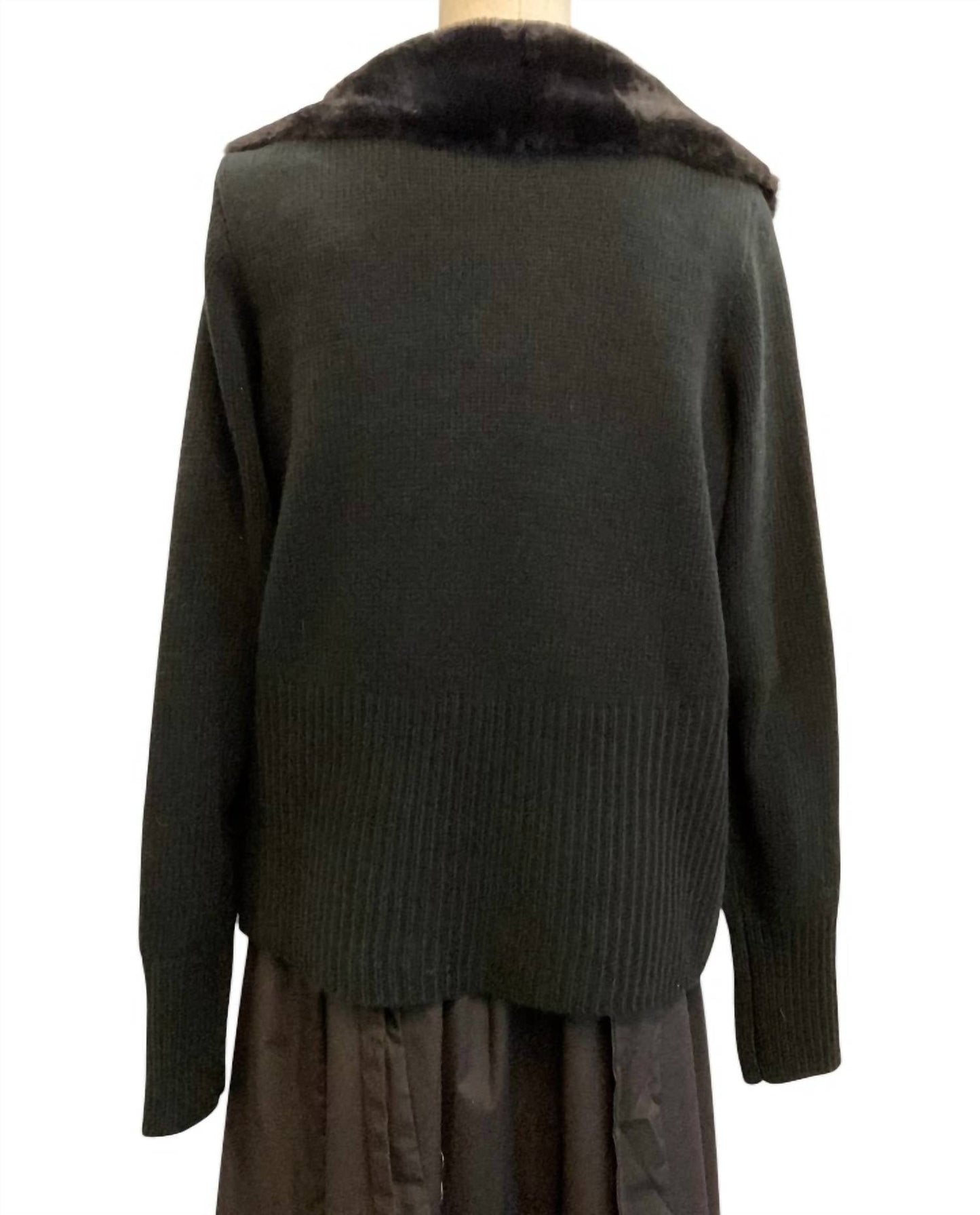 Gehäkelter Damen-Cardigan mit Pelzkragen