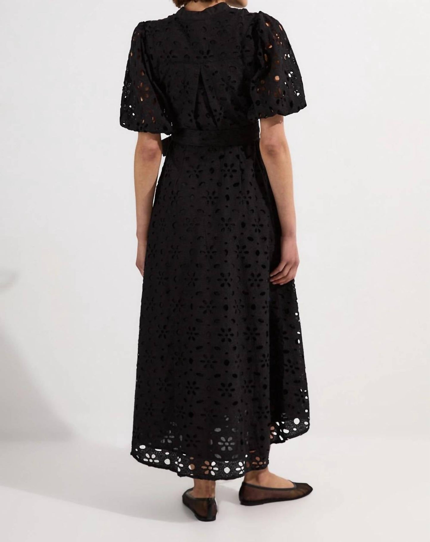 Baumwoll-Broderie-Midi-Kleid mit Gürtel und kurzen Ärmeln