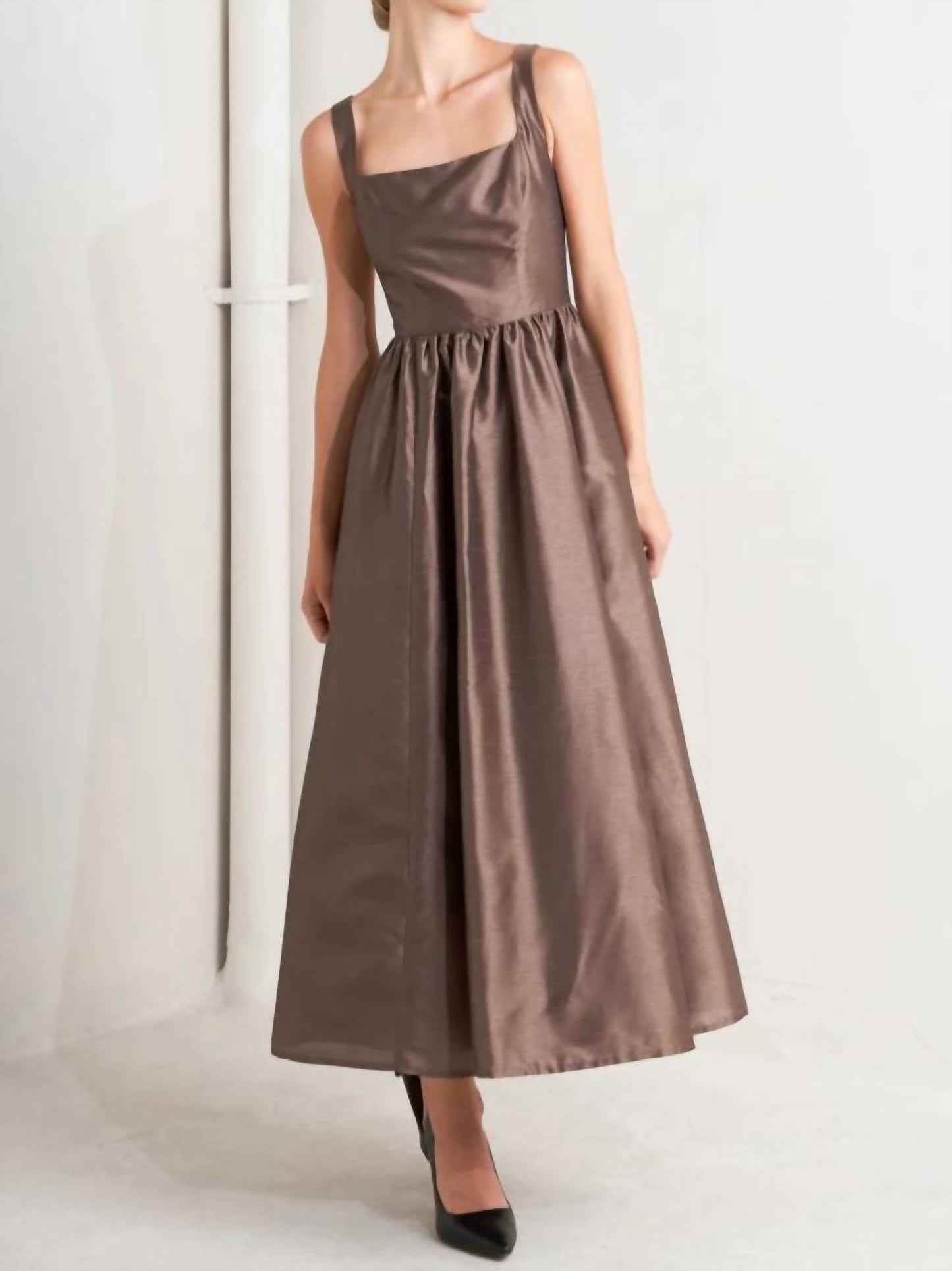Lindsey ärmelloses A-Linien-Kleid