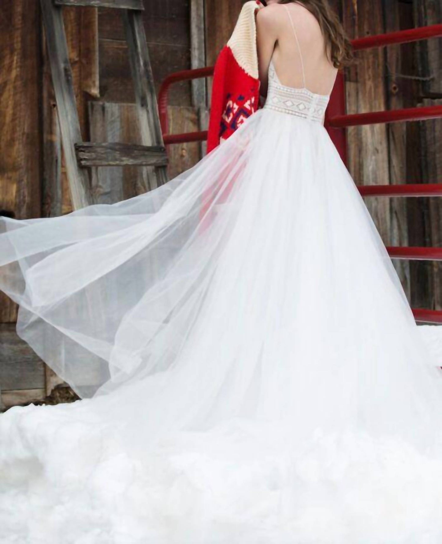 Brautkleid mit Spaghettiträgern in Distel-Optik
