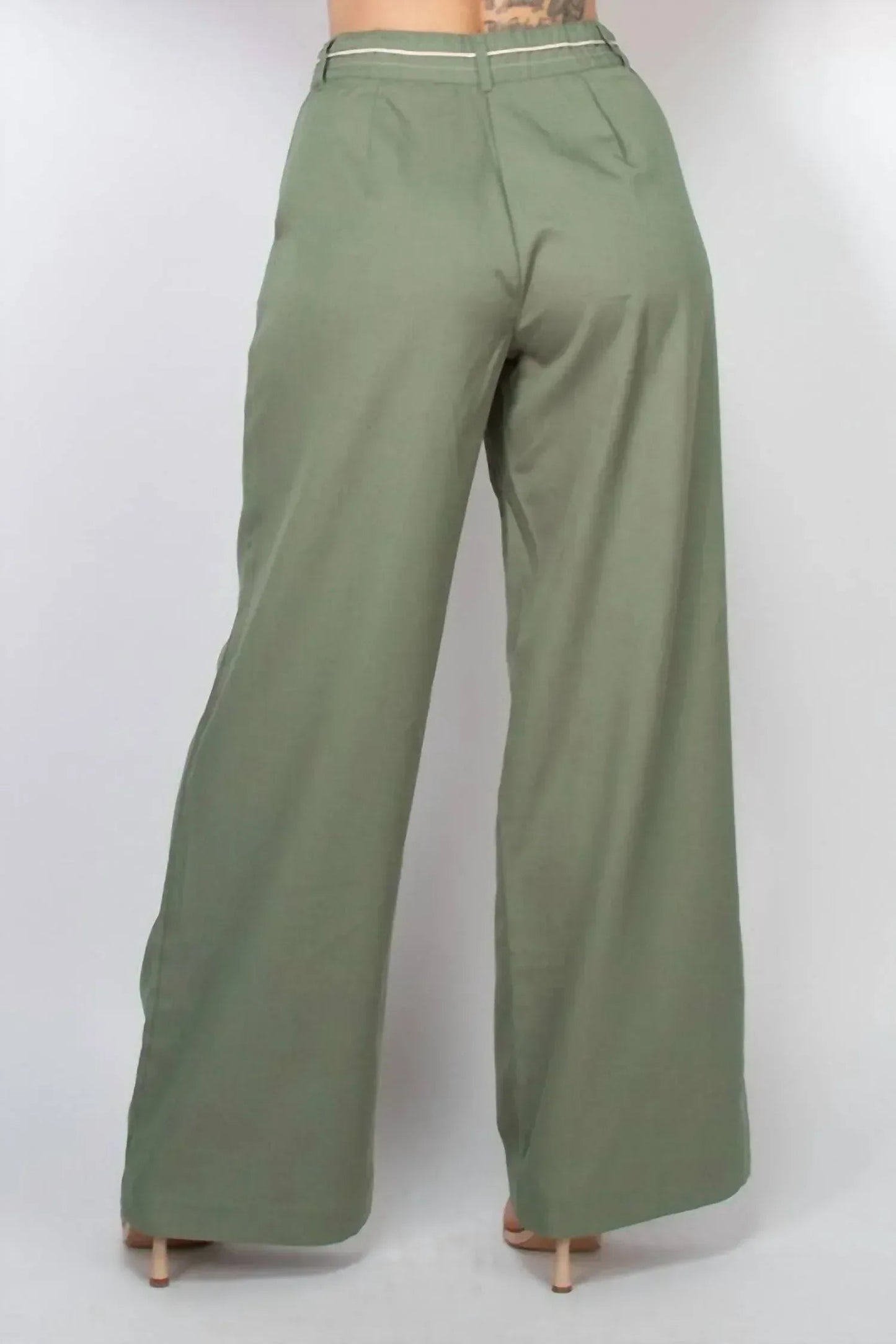 Hosen mit weitem Bein und Biesen