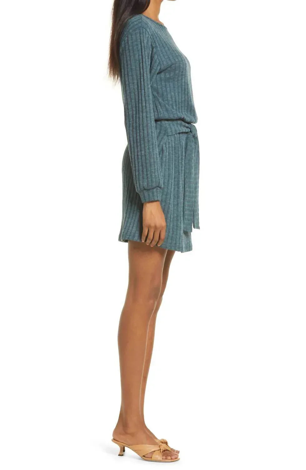 Kleid mit Bindedetail und langen Ärmeln