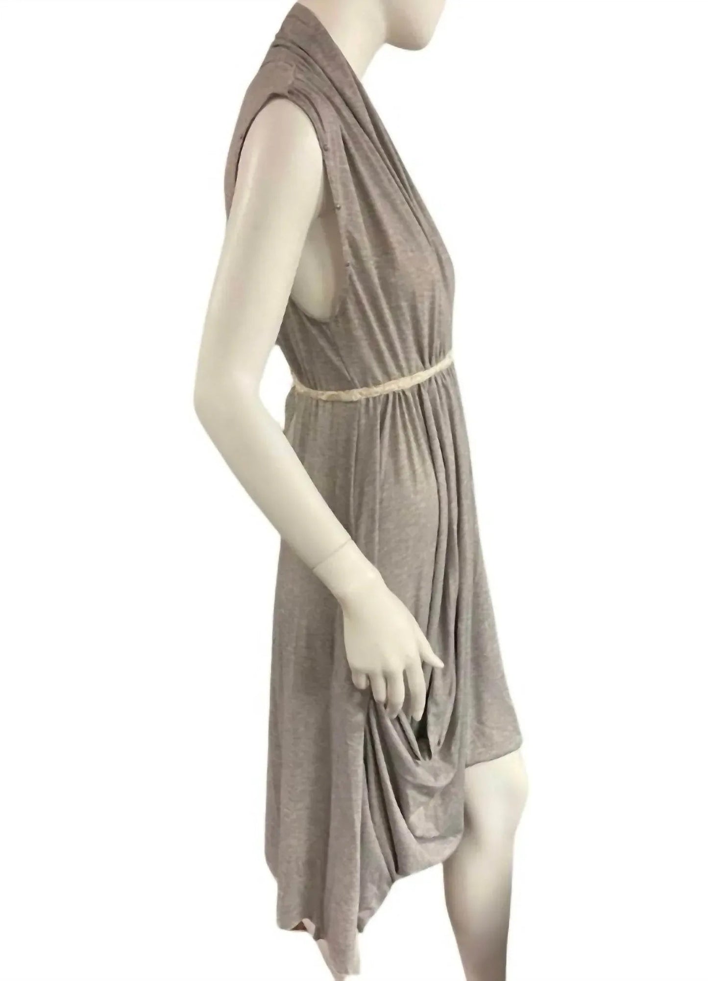 Göttin-Kleid mit Spitze an den Ärmeln und Taschen