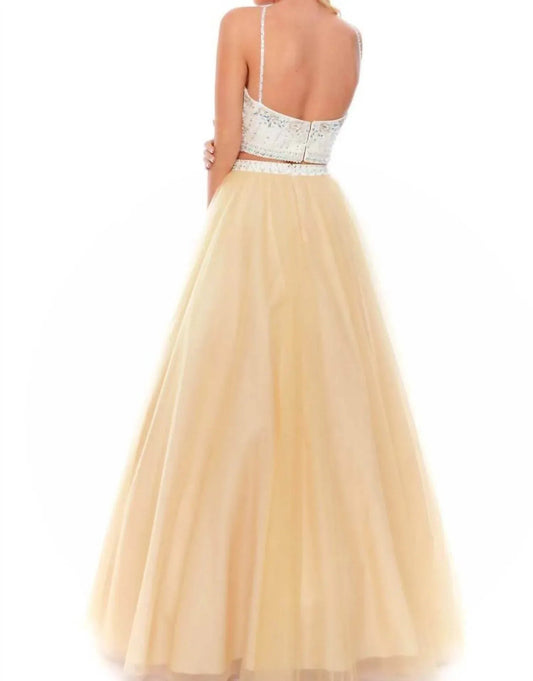 Zweiteiliges, perlenbesetztes Neckholder-Abendkleid
