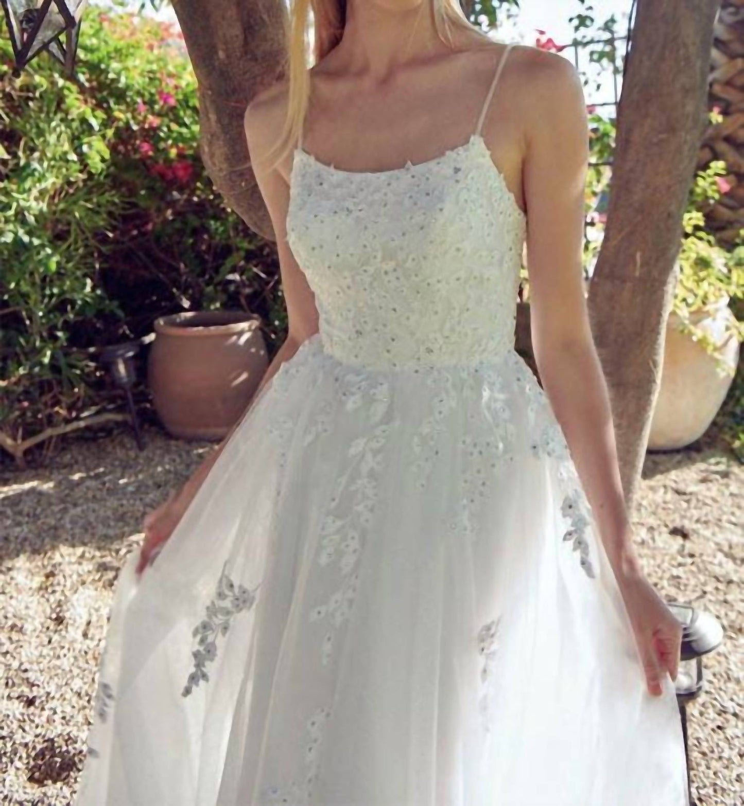 A-Linien-Brautkleid mit floraler Applikation