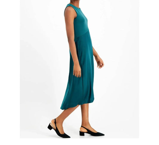 Asymmetrisches ausgestelltes Kleid