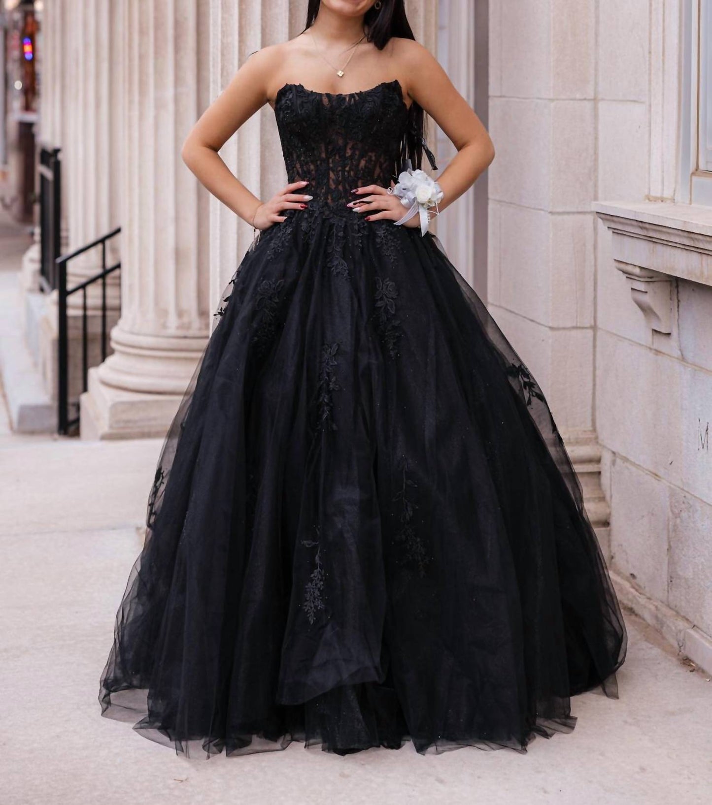 Sleek Timeless Prom Dress