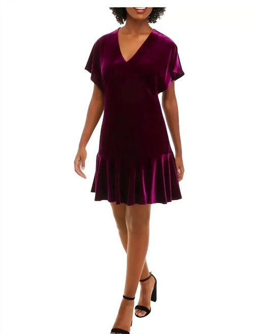 Samtkleid mit V-Ausschnitt, ausgestellt
