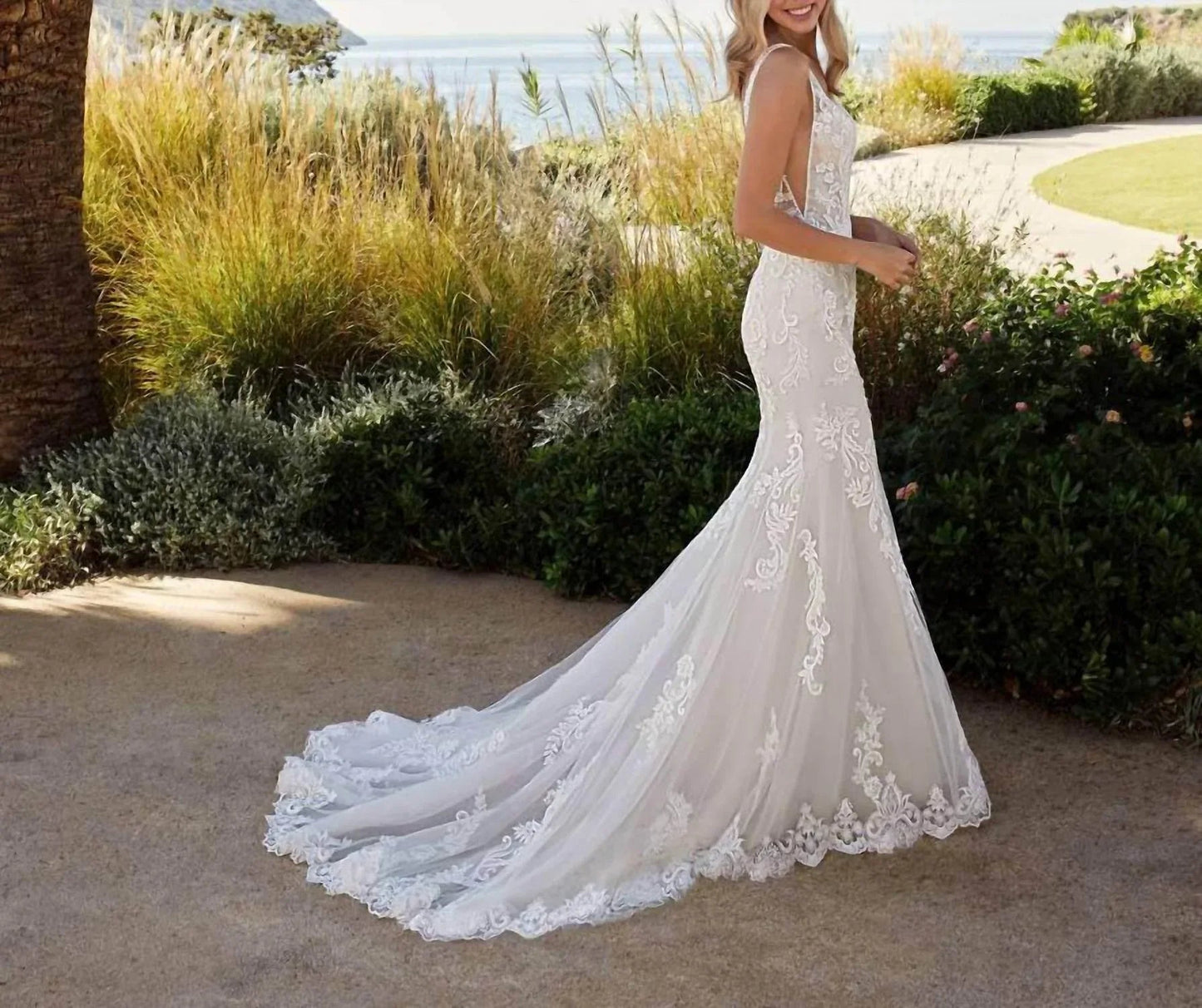 Opulentes, figurbetontes Kleid aus Spitze