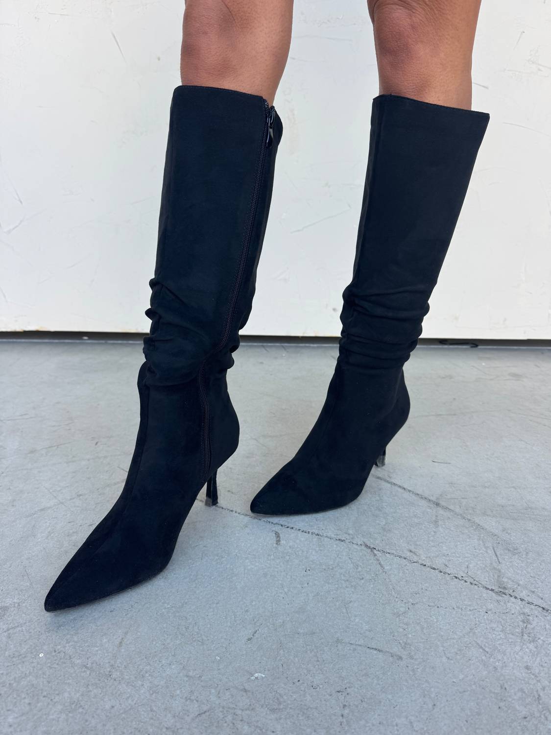 Women's Pointed Toe Suede Boot