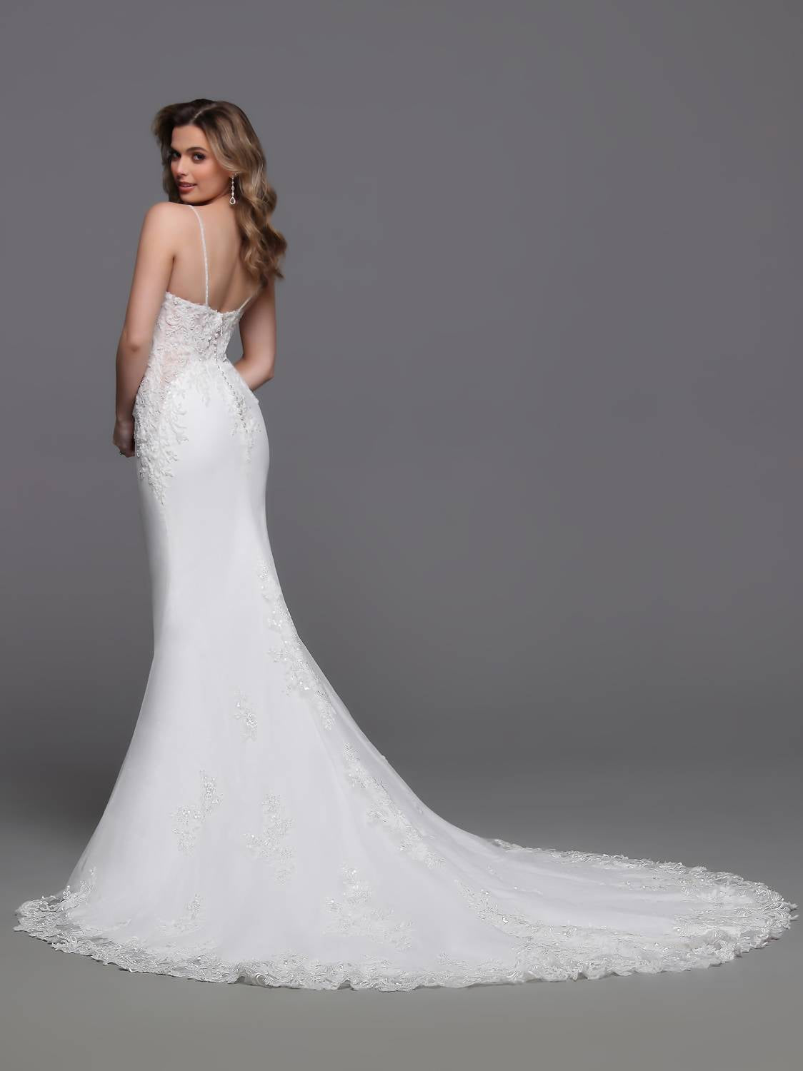 Hochzeitskleid aus Perlenspitze und Tüll
