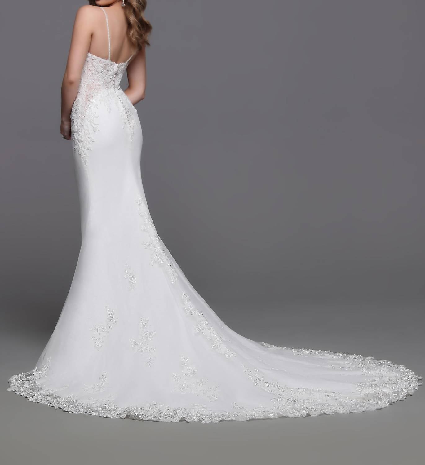 Hochzeitskleid aus Perlenspitze und Tüll
