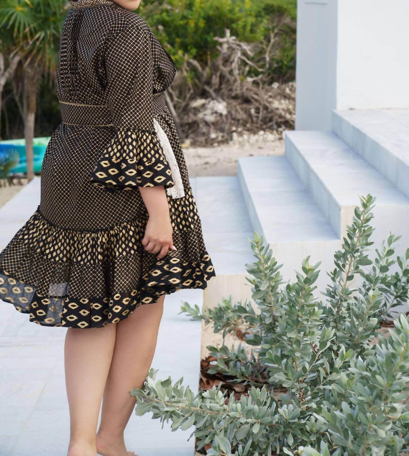 Kurzes Netzstoff-Minikleid – Große Größen