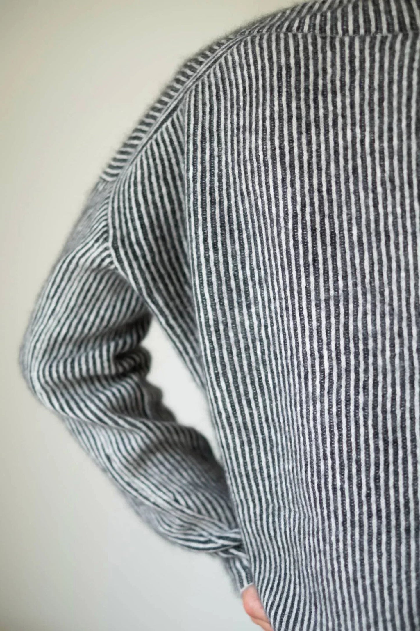 V-Ausschnitt-Pullover