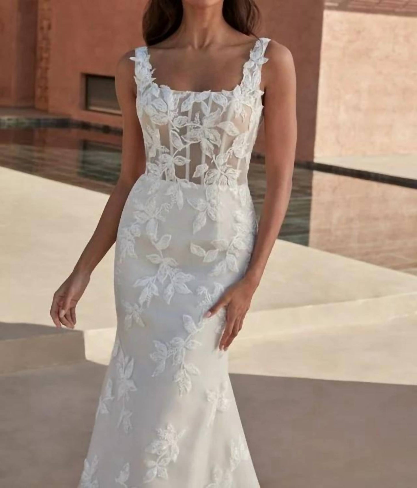 Hochzeitskleid aus Perlenspitze und Tüll