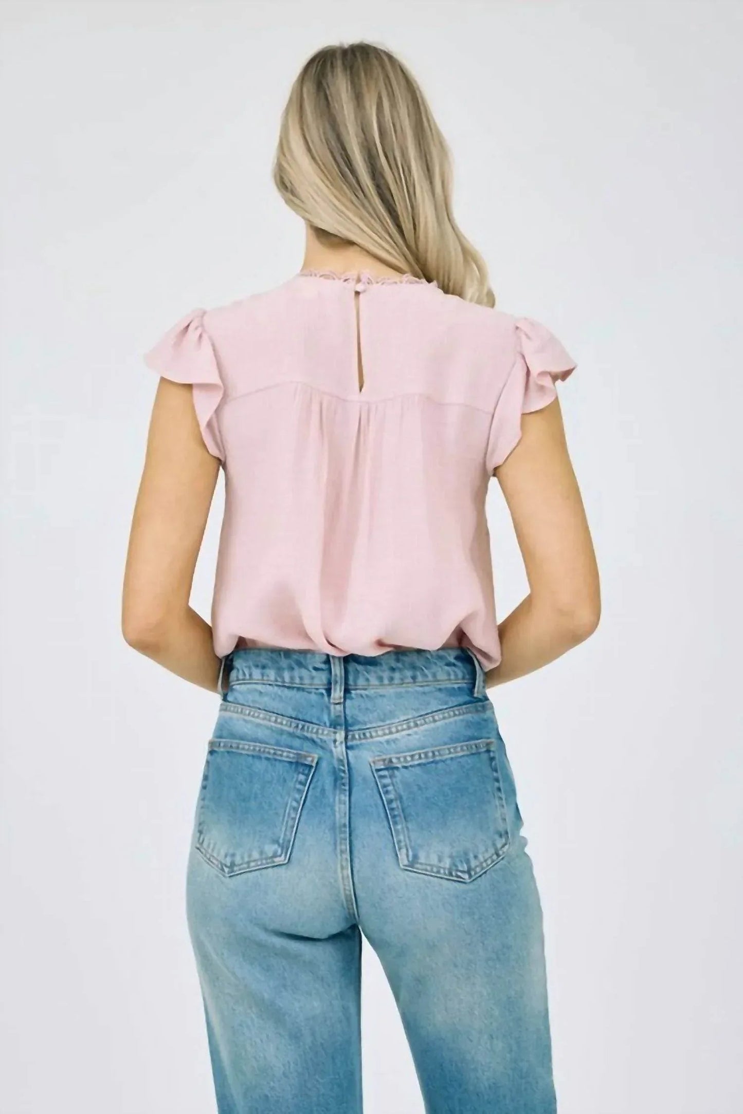 Bluse mit Spitzenbesatz und kurzen Rüschenärmeln