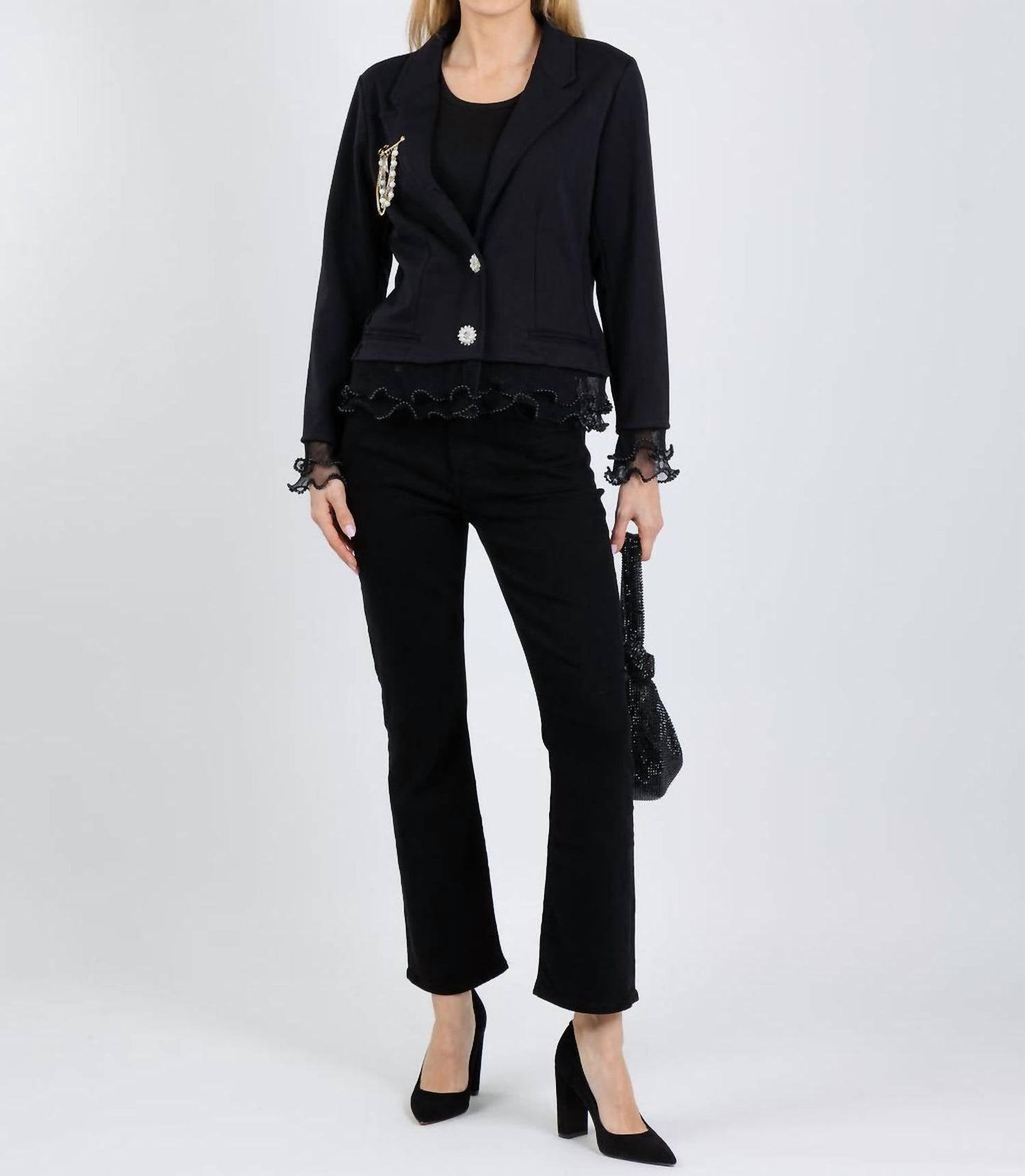 Kurze Jacke mit Perlen & Brosche