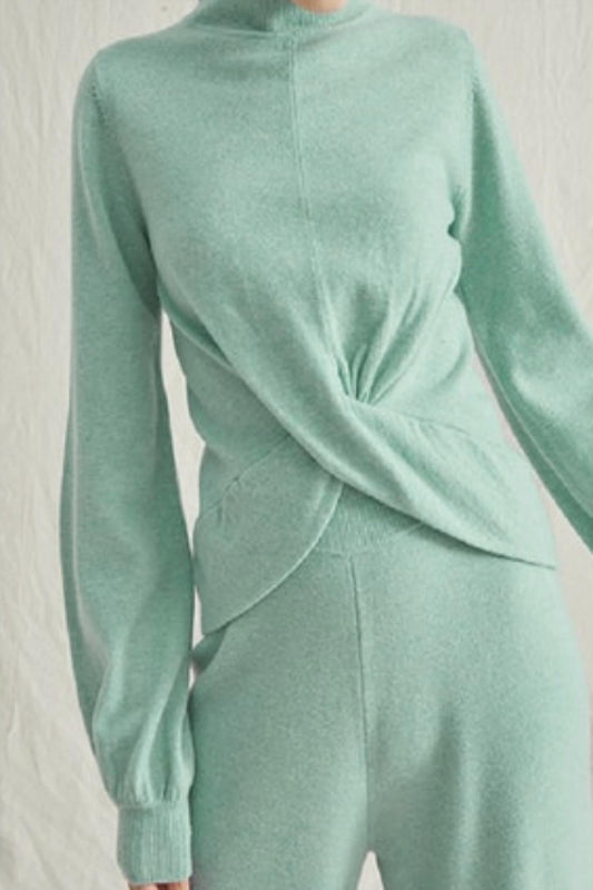 Oberteil mit Twist-Detail und weite Hose
