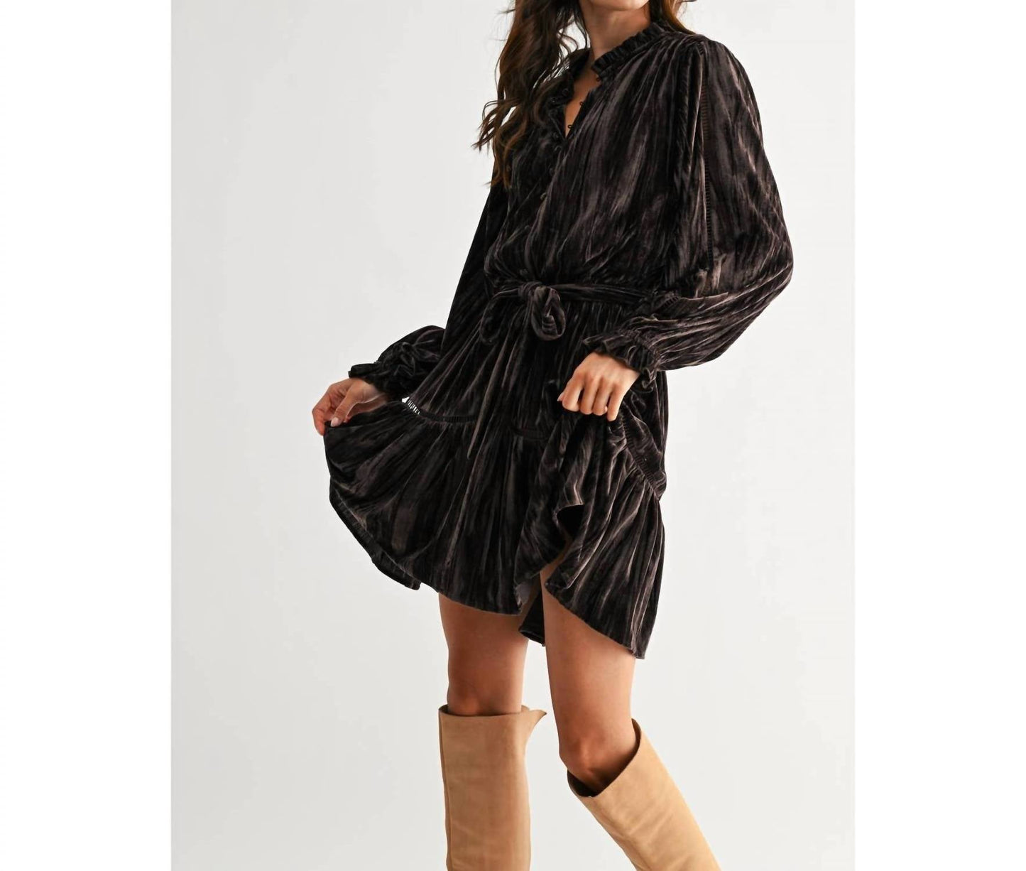 Mini-Samtkleid mit Nahtdetails