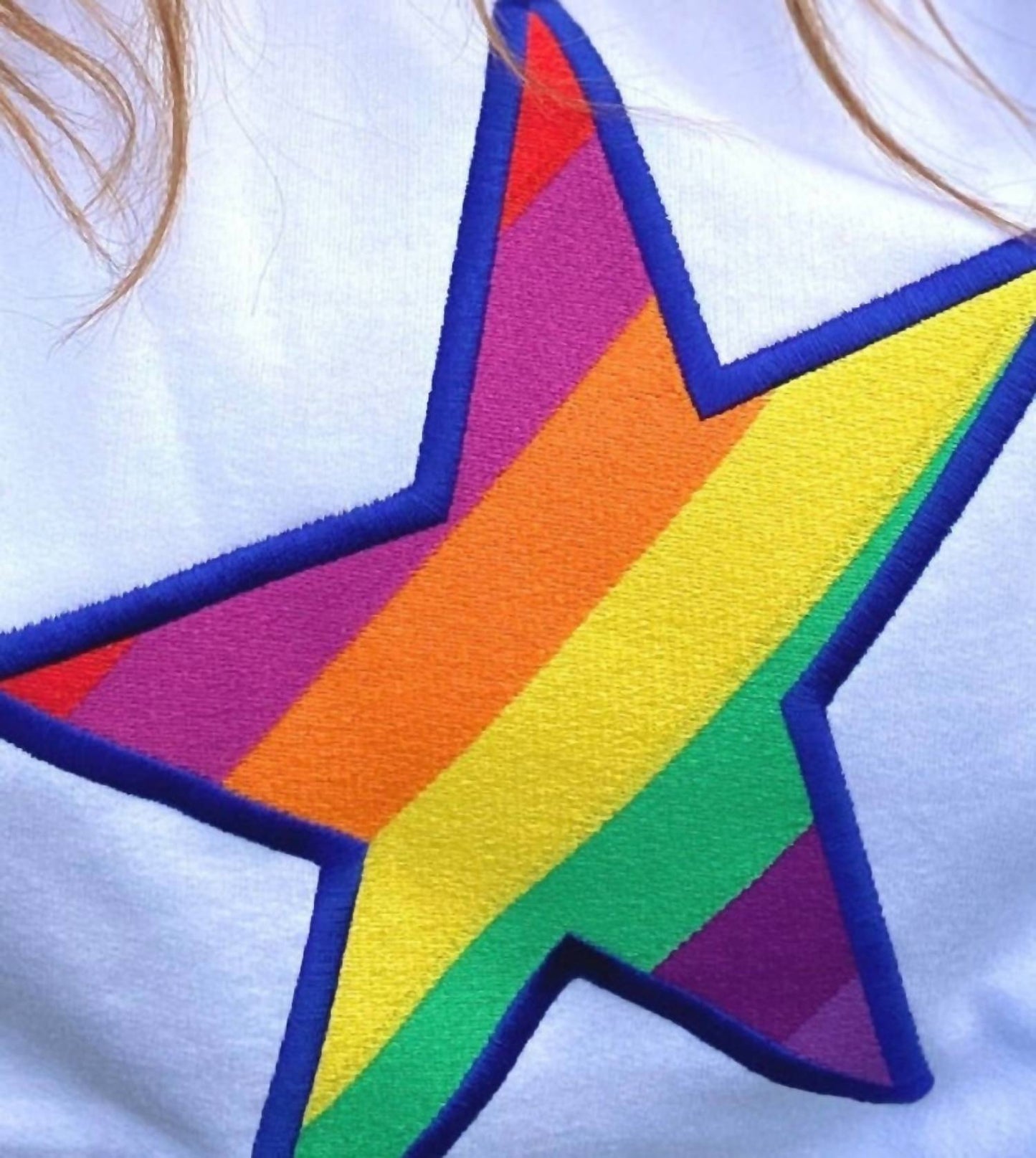 Besticktes Regenbogenstern-Sweatshirt