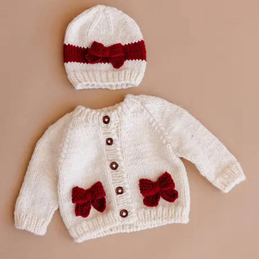 Gemütliche Strickjacke für Kinder mit Schleife