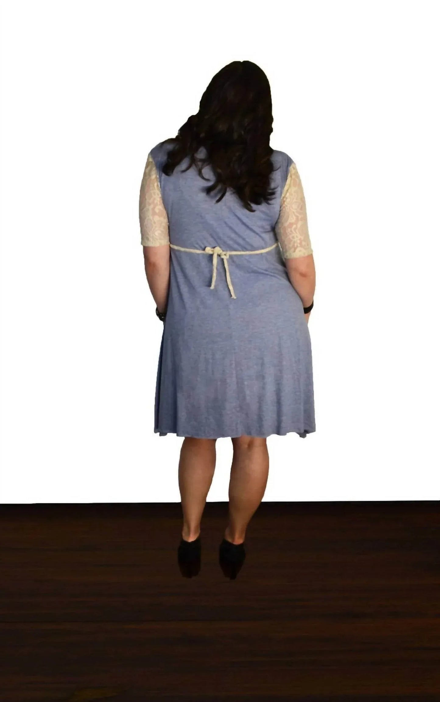 Göttin-Kleid mit Spitze an den Ärmeln und Taschen