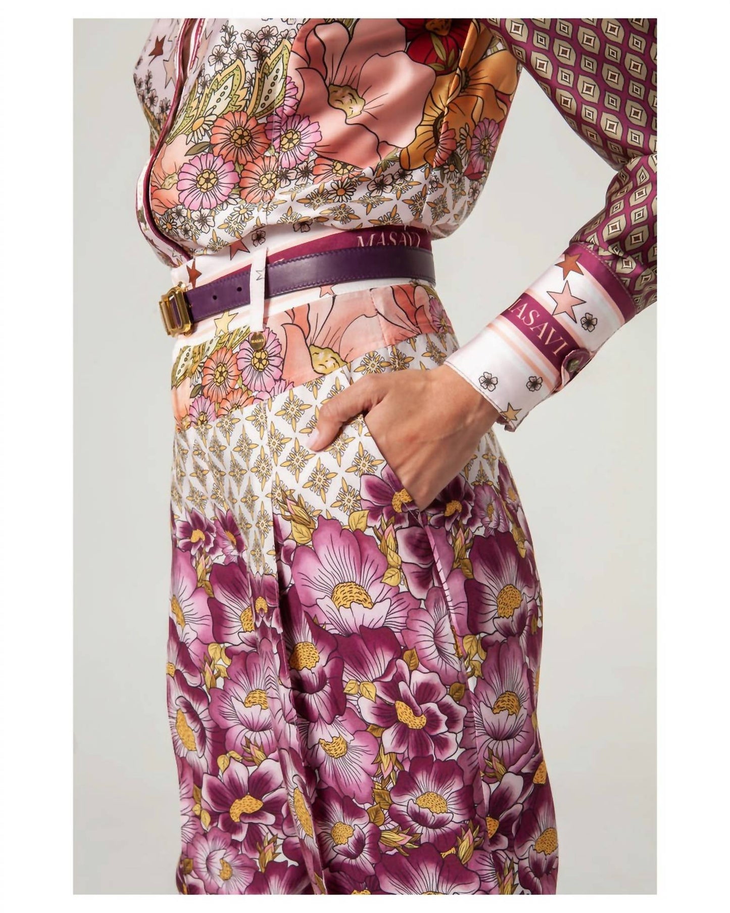 Damenhose mit Geo-Print-Passe
