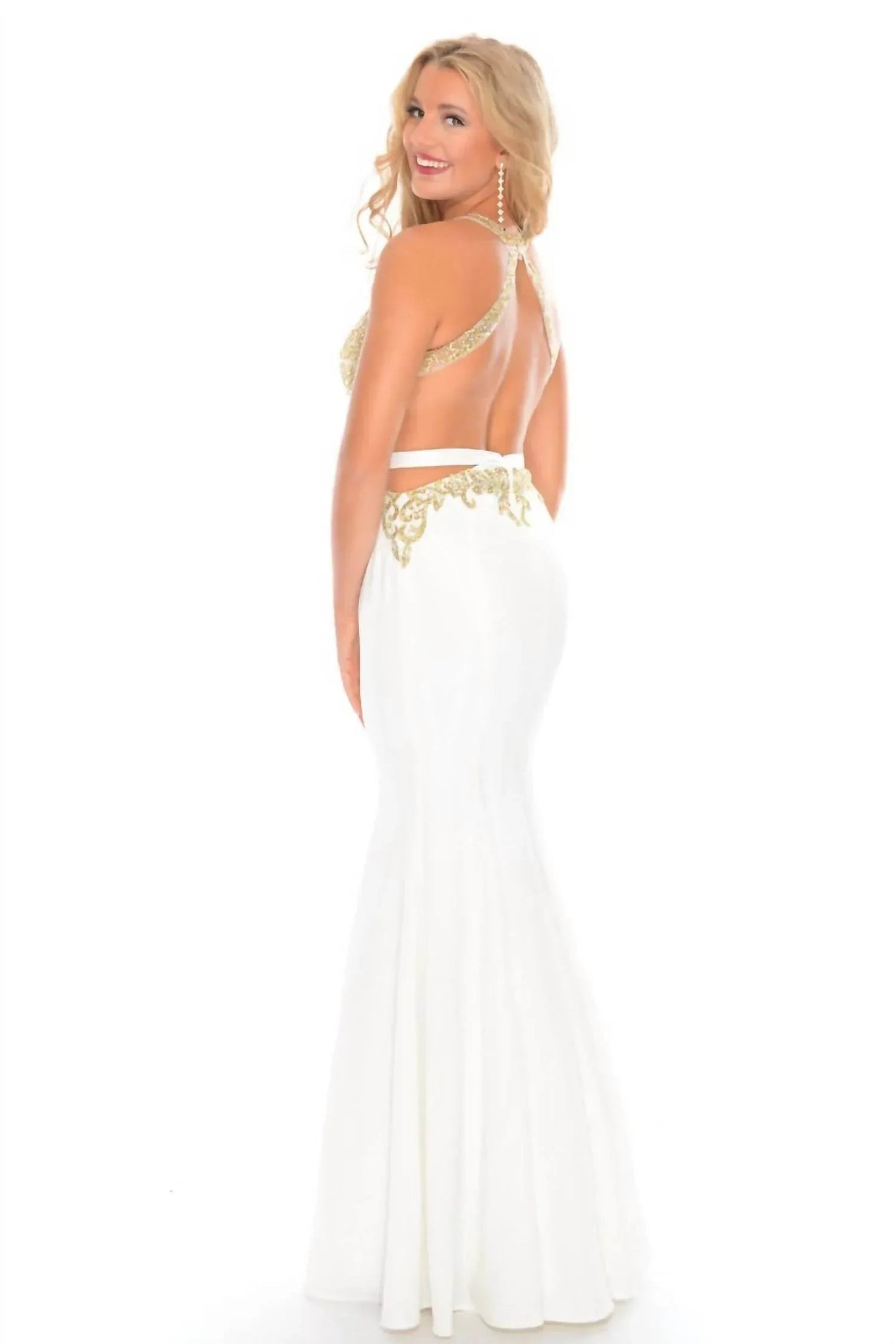 Perlenbesetztes hochgeschlossenes Abendkleid
