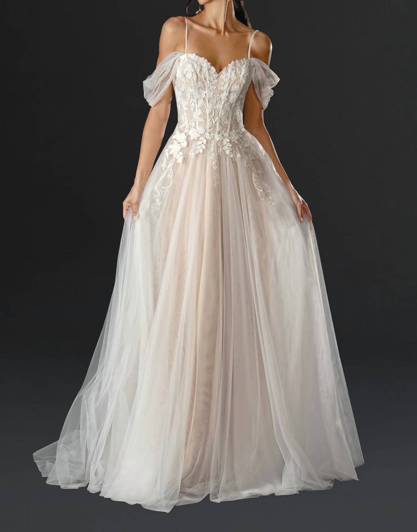 A-Linien-Brautkleid mit Carmen-Ausschnitt