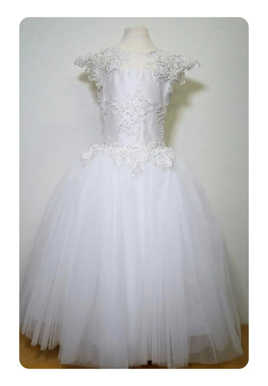 Mädchenkleid aus Seide mit Spitzenbesatz am Oberteil