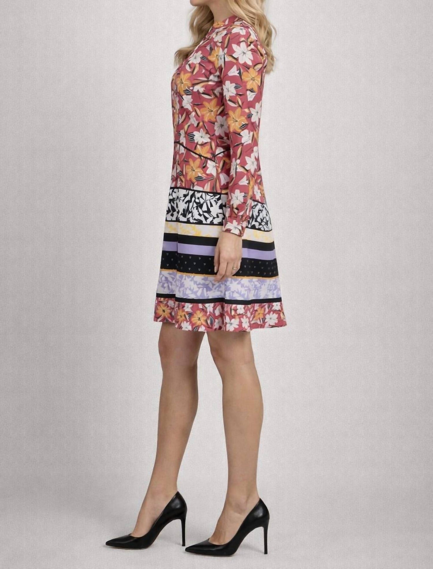 Geblümtes langärmeliges Kleid mit V-Ausschnitt und Schlitz