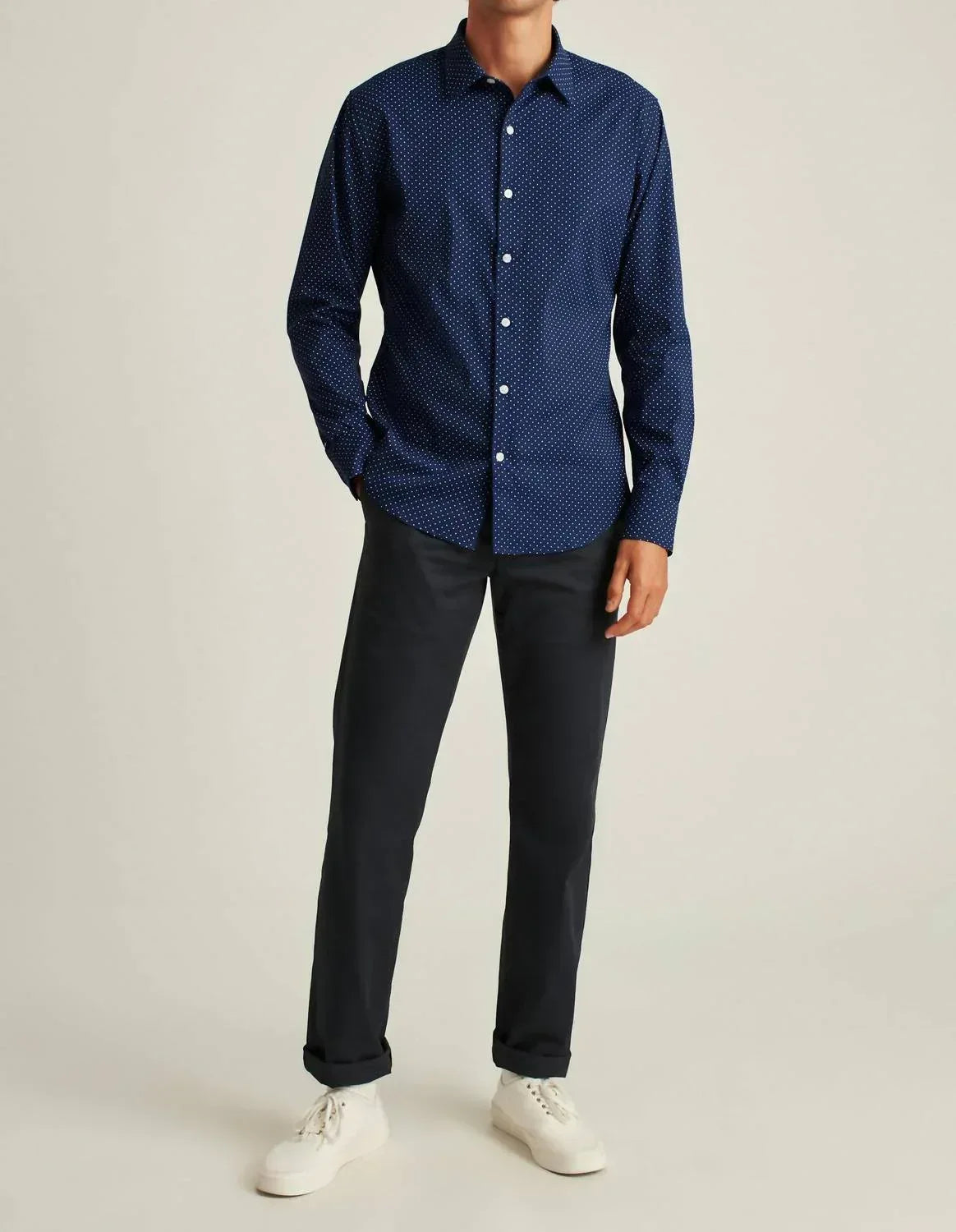 Herren Slim Fit Langarm-Hemd mit Tupfenmuster und Knopfleiste