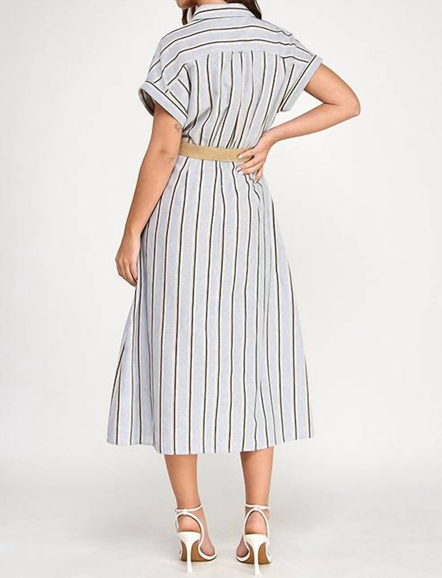 Geknöpftes Midikleid mit Gürtel